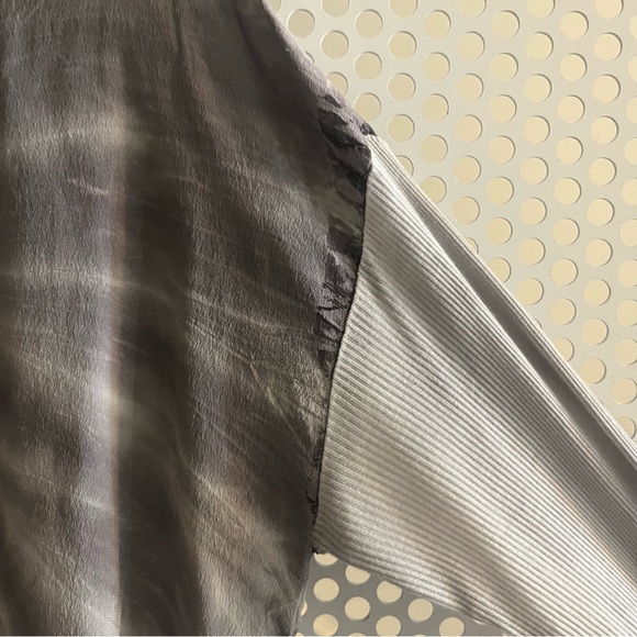 Chaser Scoop Neck Long Sleeve Tie Dye Oversized Top Size Medium Grey and White - Picture 10 of 10